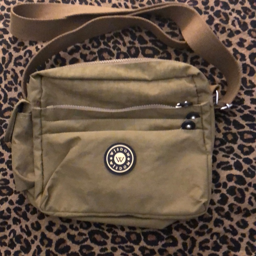 Tan Multi-pocket Crossbody Purse 👜‼️